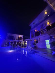 a swimming pool in front of a building at night at Hotel MELAO in Pedernales
