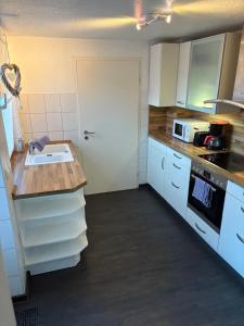 Η κουζίνα ή μικρή κουζίνα στο Haus für Handwerker und Monteure +5 φωτογραφίες