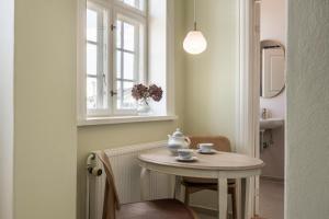a small table in a room with a window at Hirtshals Gamle Station in Hirtshals