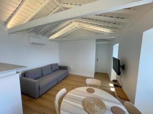 a living room with a couch and a table at Casa do Nitsa in Corvo