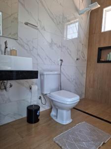 Et badeværelse på Chacara Flores em Vida - Olímpia SP