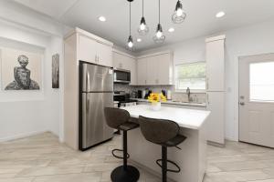 Dapur atau dapur kecil di The Edinburg Oasis Modern 2BD -2BA