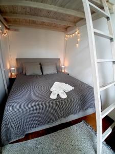 En eller flere senge i et værelse på Altbau im Herzen der Stadt