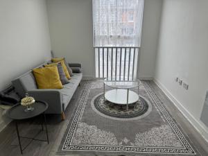 Ruang duduk di Flat 3 - Epsom High Street
