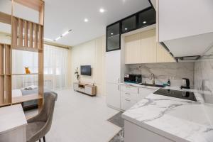 Kuchyň nebo kuchyňský kout v ubytování Квартира рядом с Мегой и Арбатом