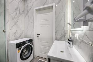 Koupelna v ubytování Квартира рядом с Мегой и Арбатом + 38 fotografií