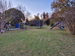 an empty playground with two swings and a slide at Boemsies in Jacobsdal