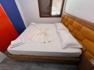 Photo de la galerie de l'établissement Vila Behar - Penthouse Apartment with seaview, à Saranda 16 autres photos