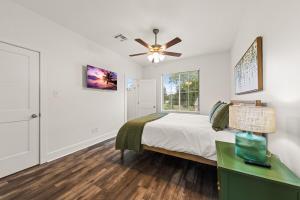 a bedroom with a bed and a ceiling fan at The Cajun Shack King Bed Cajun Luxury in Lafayette
