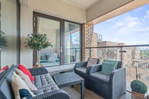 a living room with two chairs and a large window at Luxury 3BR with 2bath Near Westfield Stratford in London