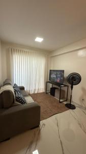 Μια τηλεόραση ή/και κέντρο ψυχαγωγίας στο Apartamento 3 quartos HANGAR COP 30 e CÍRIO