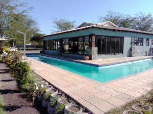 Bazén v ubytování Maletjane Holiday Resort nebo v jeho okolí