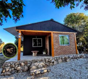 a small building with a sign in front of it at Punto Campestre in Cueva de los Pajaritos