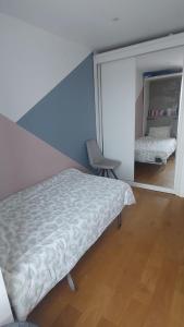 Katil atau katil-katil dalam bilik di Appartement à Disney