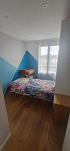 a small bedroom with a bed and a window at Appartement à Disney in Bailly-Romainvilliers +12 photos