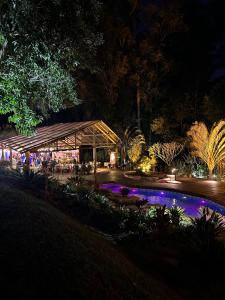 a lit up garden at night with a pavilion at Fazenda Boutique Vila dos Eucaliptos in Atibaia +39 photos