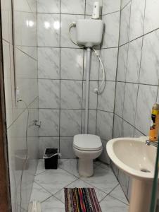 a bathroom with a toilet and a sink at Suíte com Entrada Independente in Florianópolis