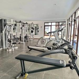 Pusat kecergasan dan/atau kemudahan kecergasan di Astoria Apartment +2 gambar