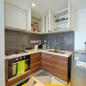 Dapur atau dapur kecil di Astoria Apartment