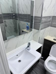 Ένα μπάνιο στο One bed flat