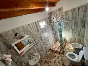 a bathroom with two toilets and a shower at La Amarilla in Santa María
