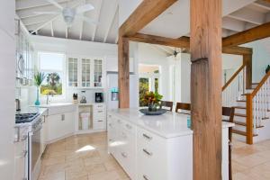Η κουζίνα ή μικρή κουζίνα στο Sandy Hill Beach House home +22 φωτογραφίες