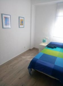 Ένα ή περισσότερα κρεβάτια σε δωμάτιο στο Apartamento amplio, luminoso, tranquilo y a 5 minutos de la plaza mayor +8 φωτογραφίες