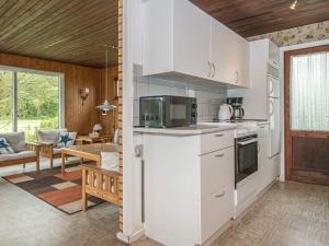 Kuchyň nebo kuchyňský kout v ubytování Scenic Retreat with Fishing - By Traum Ferienwohnungen