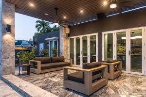 Posezení v ubytování La Chanel - QueenRoom Pool - Resort Vibe Near Beach