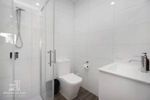 Ένα μπάνιο στο 203 Premium Queen BR with Fast WiFi - Brunswick East