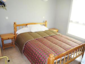 Gallery image of Gîte mitoyen avec terrasse pour 4 personnes - API-1-52-198 in Les Cabannes