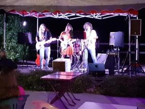 a group of people playing music on a stage at Mobil home 3 pers avec terrasse à Guégon - API-1-52-624 in Guégon +22 photos