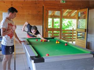 Tetamu yang menginap di Chalet pour 4 avec Terrasse, Coin Repas Extérieur - 2 Chambres - API-1-52-410