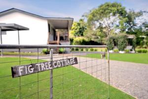Gallery image of Fig Tree Cottage @ Sunshine Grove in Peachester