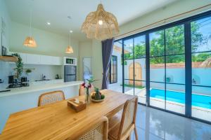 Dining and leisure facilities at Villa Selina Canggu, Villa Selina