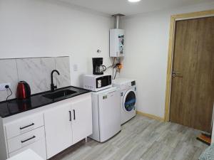 a kitchen with a sink and a washing machine at El Dorado Stey 2 in Río Grande +5 photos