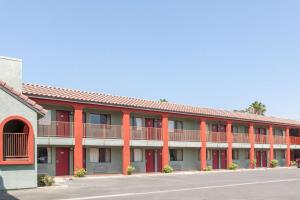Fasadas ar įėjimas į apgyvendinimo įstaigą America's Best Value Inn & Suites Bakersfield Central
