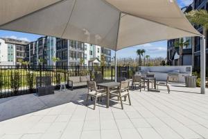 Balkoni atau teres di Landing at Sereno - 3 Bedrooms in Wimauma