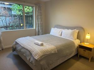 Ένα ή περισσότερα κρεβάτια σε δωμάτιο στο Alpine Rose Retreat