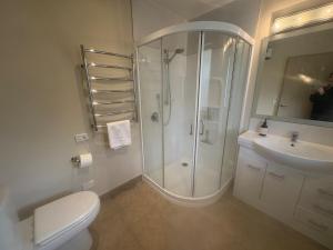 Ένα μπάνιο στο Alpine Rose Retreat +21 φωτογραφίες