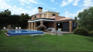 Πισίνα στο ή κοντά στο Sani Waterscape Villa