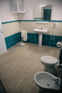 a bathroom with a toilet and a sink at B&B Le tre Spiagge in Calasetta