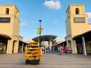 a group of people walking down a shopping mall at BALLAD HOUSE / Vacation STAY 31548 in Yachimata