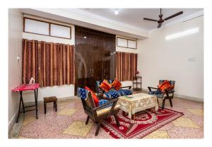 a living room with couches and a table at Jaiswal Homestay in Jabalpur