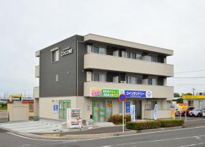 羽島市にあるGuest House Gifuhashima COCONE / Vacation STAY 33937の通りの角にある建物