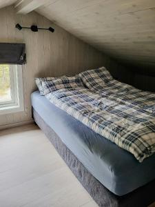 Postel nebo postele na pokoji v ubytování Cozy Cabin Near Gribbe With Alpine Skiing Nearby