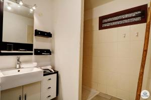 a bathroom with a sink and a mirror at La Tonnelle - 42m2 - Terrasse - Sainte-Clotilde in Saint-Denis +12 photos