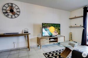 Gallery image of La Tonnelle - 42m2 - Terrasse - Sainte-Clotilde in Saint-Denis +12 photos