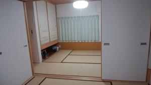 an empty room with white cabinets and a door at Hidaka-gun - House - Vacation STAY 99266v in Haneda
