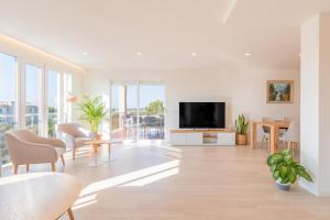 Μια τηλεόραση ή/και κέντρο ψυχαγωγίας στο Apartamentos las palmeras 3